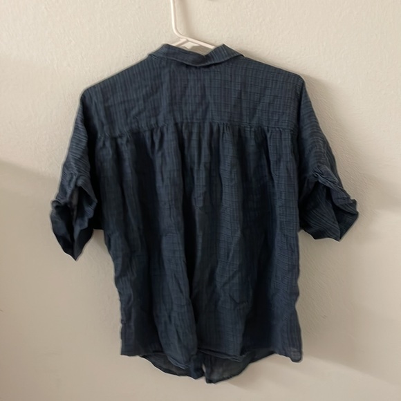 Blue button up short sleeve top size medium - Picture 3 of 4